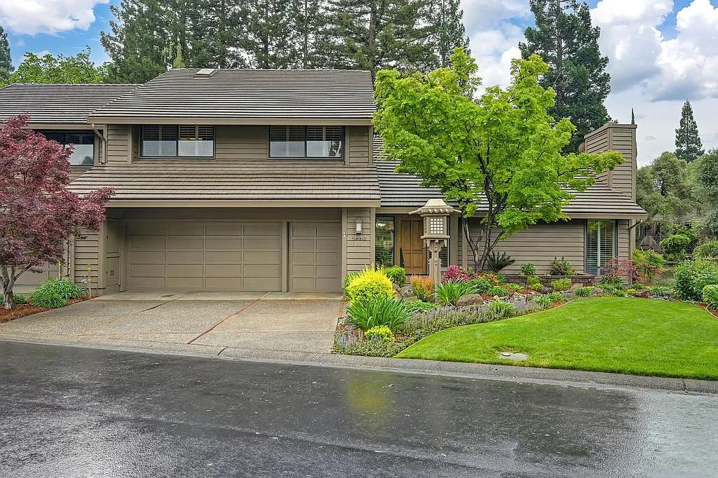 7650 Pineridge Ln photo 1
