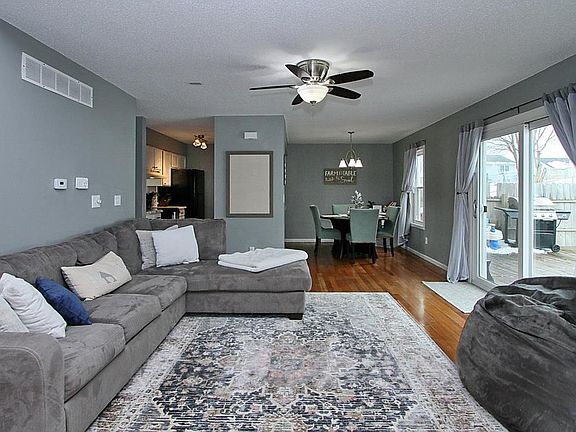 5th image of 881 Boston Way