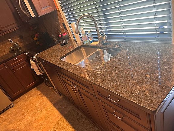 2nd image of 6 Somme Ct