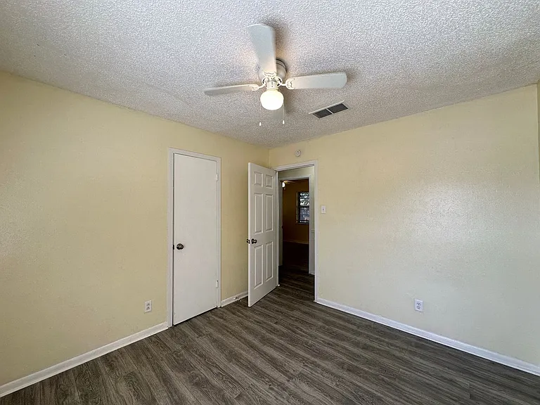 1505 S Ws Young Dr — Photo 18