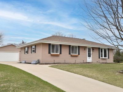 190 South Regis ROAD, Saukville, WI, 53080
