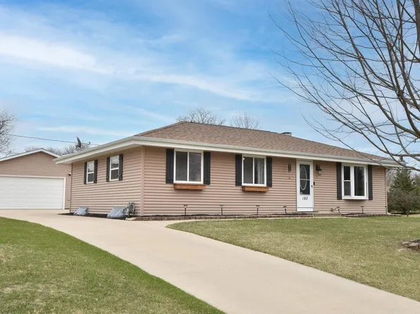 190 South Regis ROAD, Saukville, WI 53080