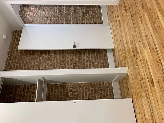 Rented by CITY SKYLINE REALTY INC | media 33