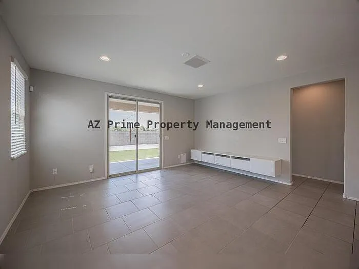 2841 W Apollo Rd — Photo 5