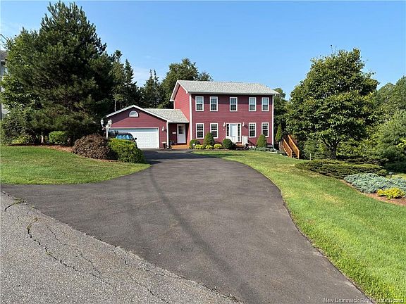 3rd image of 18 Addison Ct