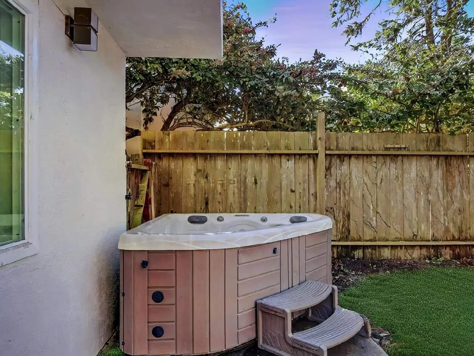 5 bed, 3.5 bath, 2440 sqft, $15,000 — Photo 3
