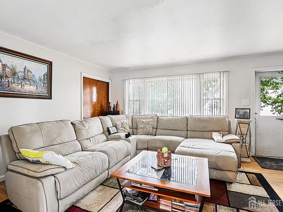 5th image of 30 Lafayette Ave