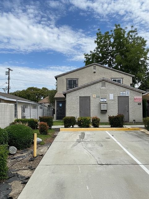 1st image of 1539 E 57th St