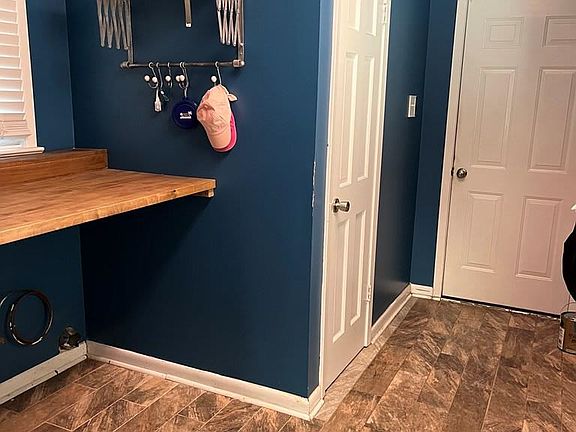 5th image of 417 Stuart Island Rd