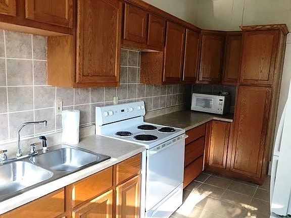 5th image of 1736 Woodlawn Ave