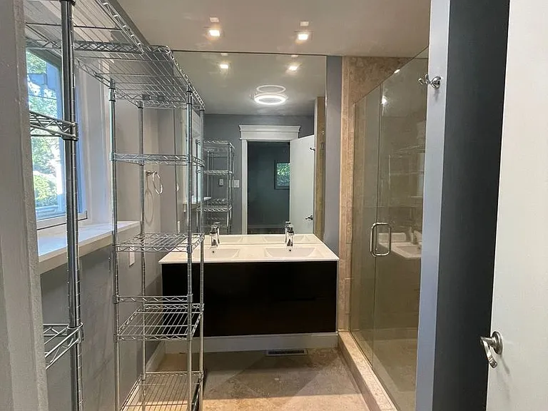 3212 Charing Cross Rd — Photo 15