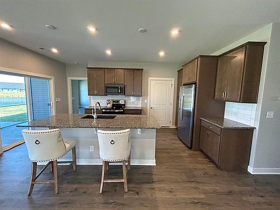5th image of 2428 Watson Cir