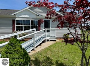 1003 Isabella Vista Dr, Lake Isabella, MI 48893