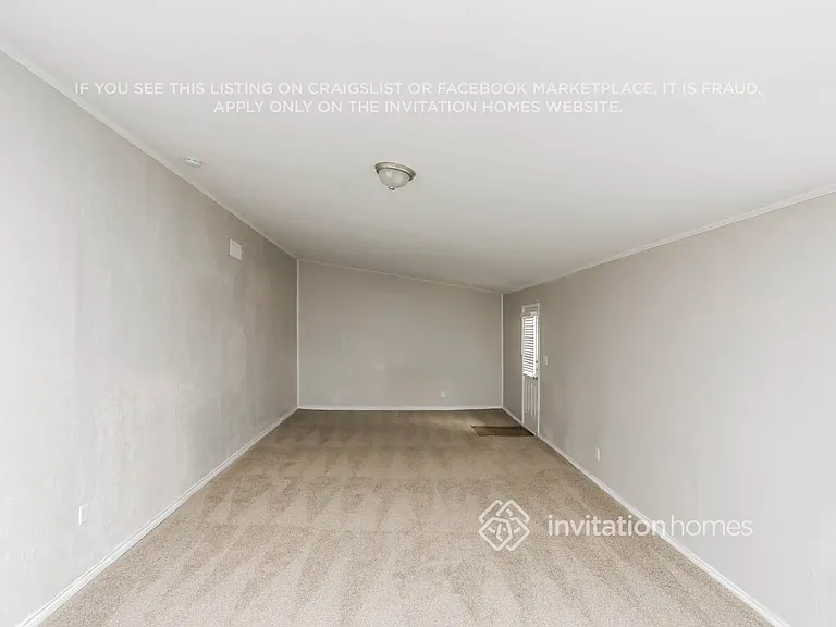 1613 Willowbrook St — Photo 8