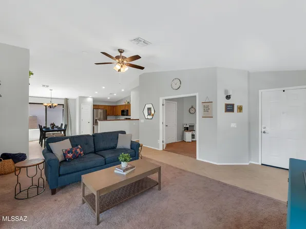 8806 E Chimney Spring Dr, Tucson, AZ 85747