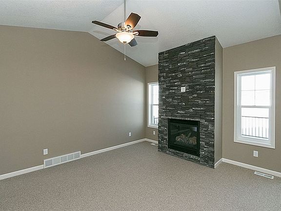 5th image of 295 Radcliff Dr