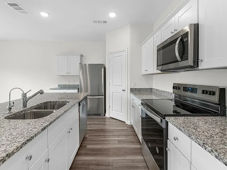 2110 Meadow Park Dr — Photo 4