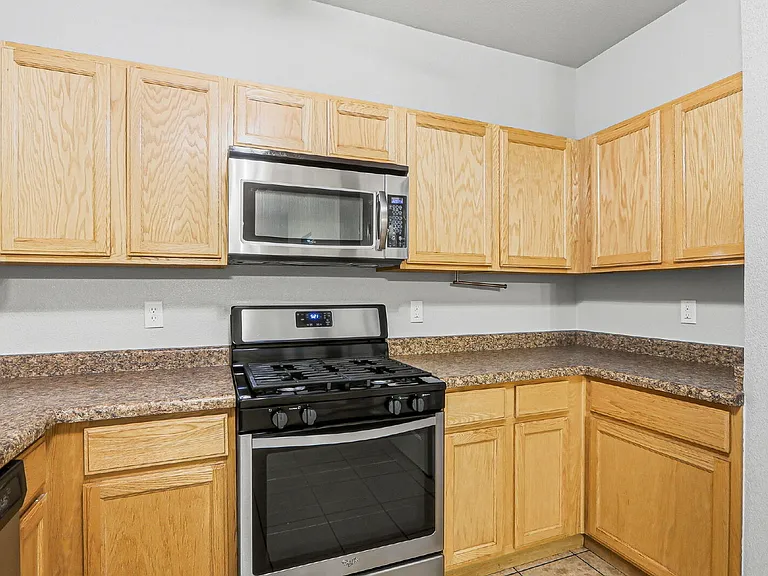 3241 Perla Point Dr — Photo 6