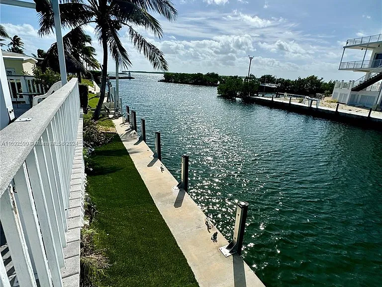 72 Ocean Dr — Photo 36