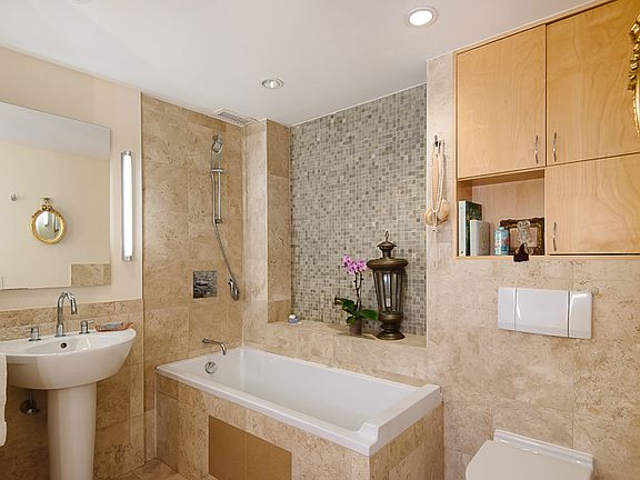 5th image of 135-145 W 70th St #3H