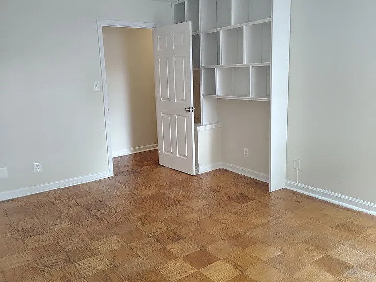 5956 Westchester Park Dr — Photo 4