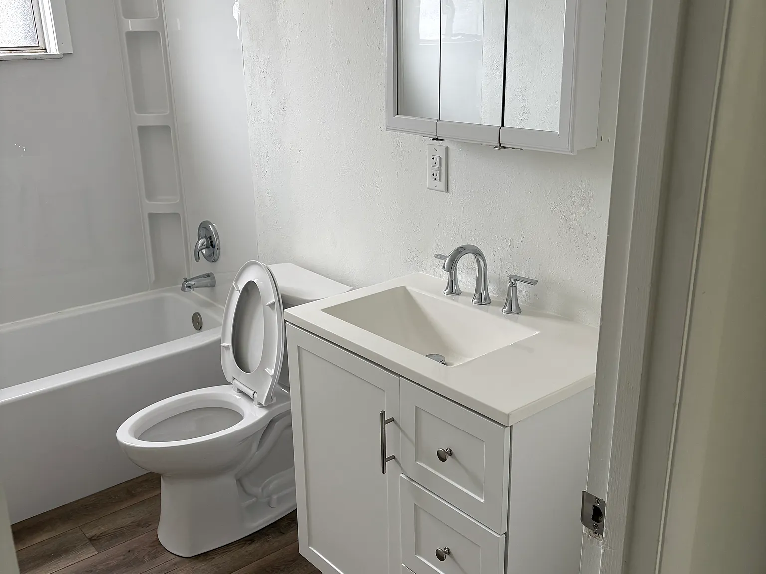2 bed, 1000 sqft, $1,200 — Photo 3