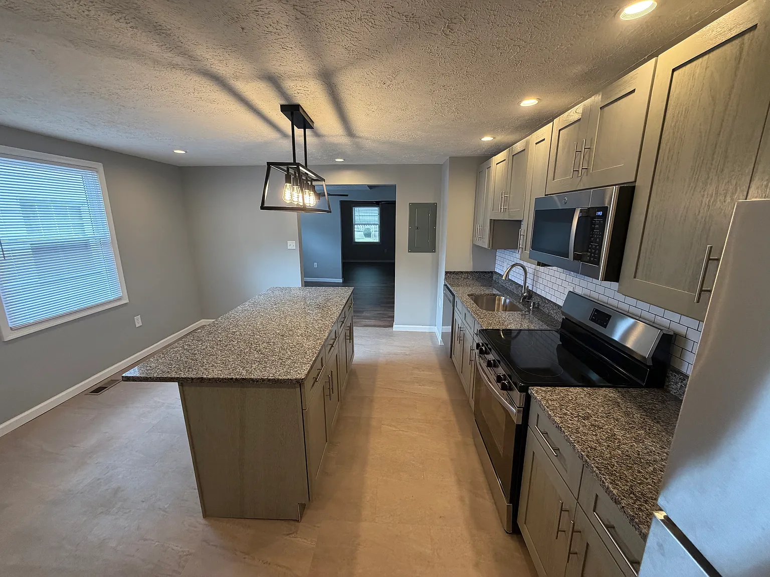2 bed, 1300 sqft, $1,550 — Photo 3