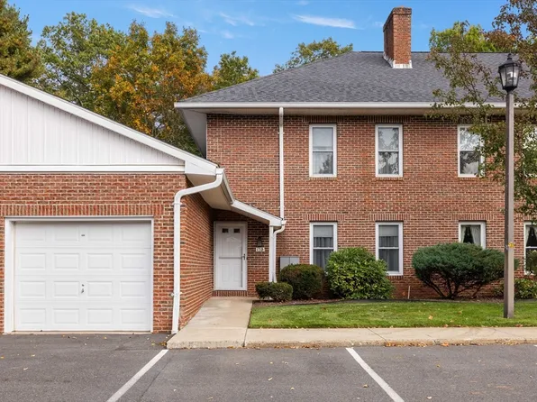 15 Castle Hill Rd #B, Agawam, MA 01001
