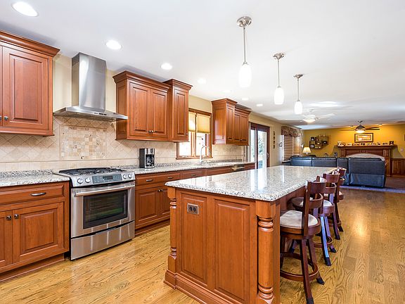 4th image of 8103 Wheatfield Dr