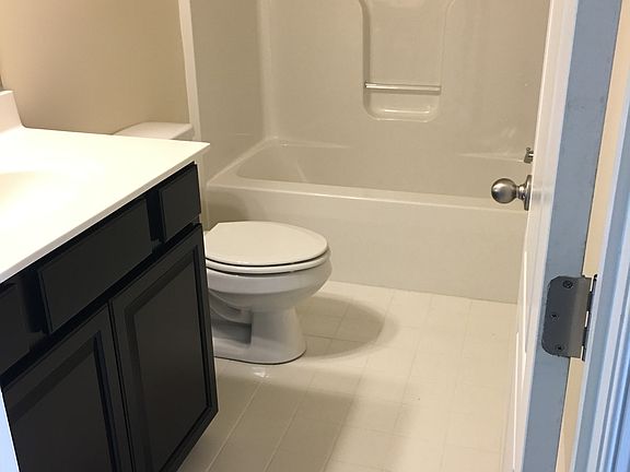4th image of 128 Auburn Dr
