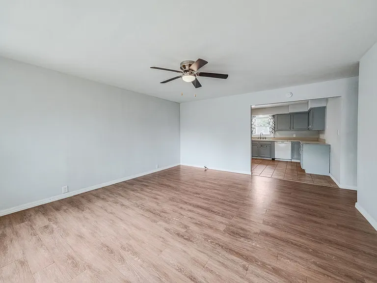615 Breen Dr — Photo 3