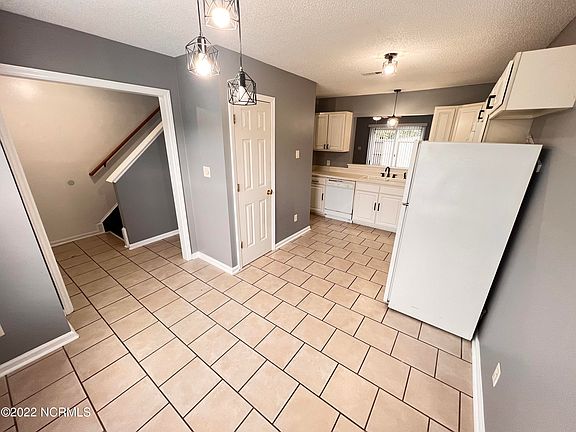 5th image of 2515 Bluff View Court #B