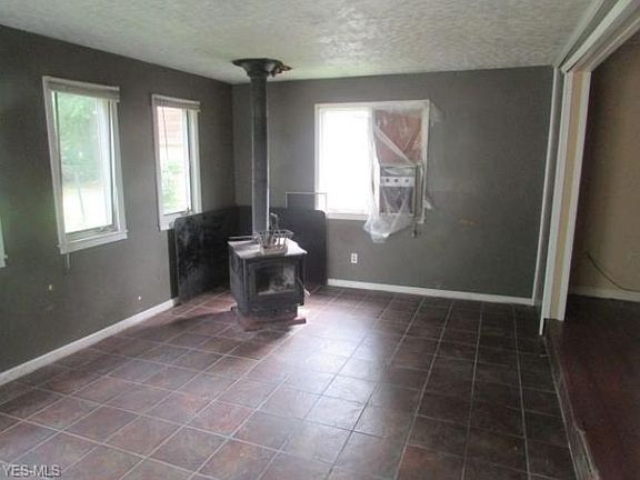 5th image of 348 Erskine Ave