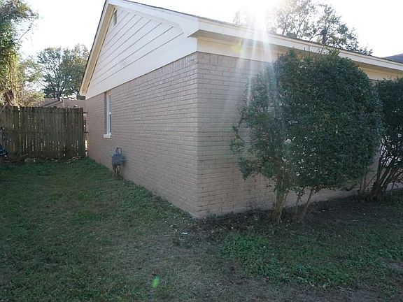 3rd image of 291 Meadowood Ave