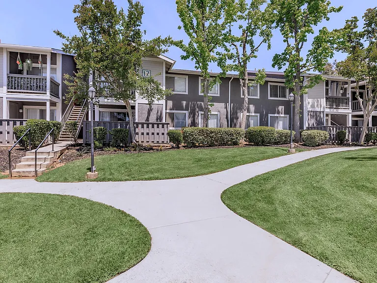 Redlands Lawn & Tennis — Photo 11