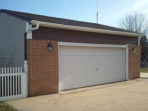 Detached Rear Garage View
