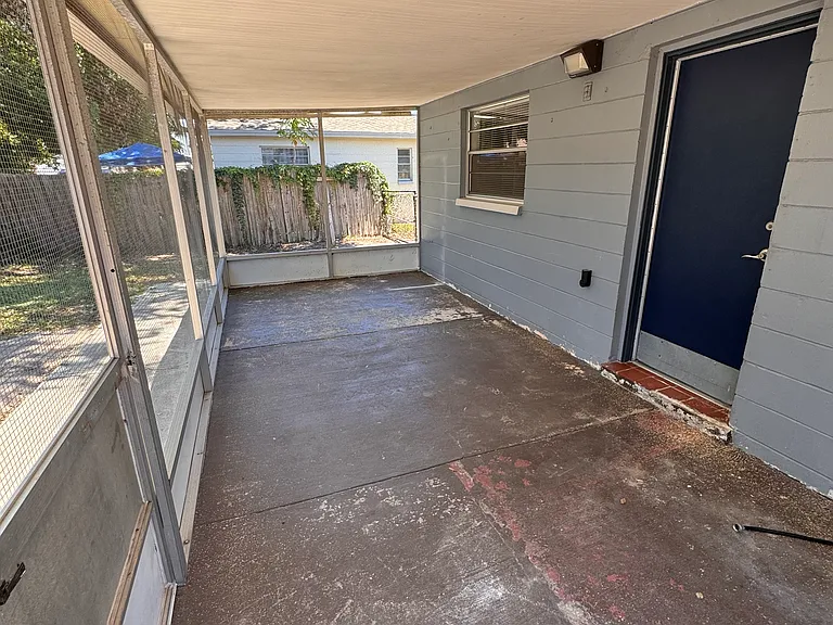 7504 N Thatcher Ave — Photo 26