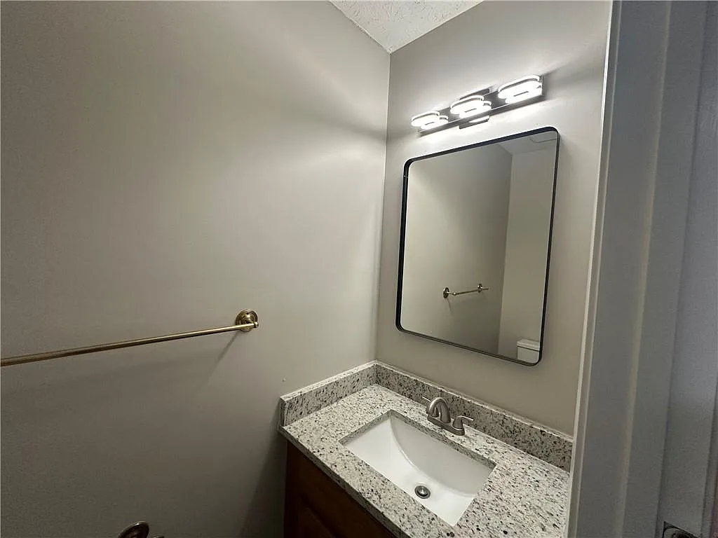 3 bed, 2.5 bath, 1575 sqft, $2,095 — Photo 4