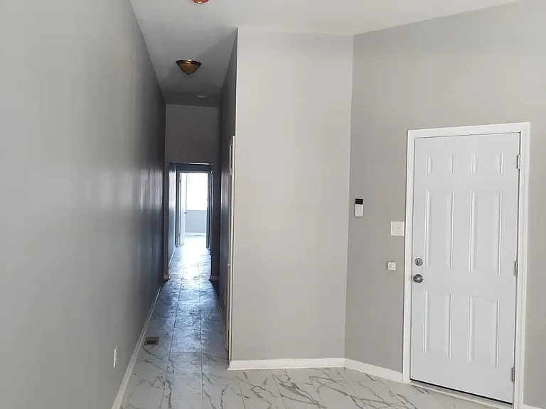 2202 Brookfield Ave #1 — Photo 2