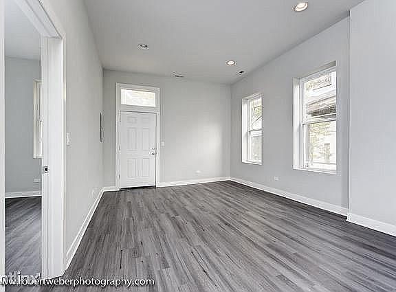 3rd image of 1462 W Erie St #2R