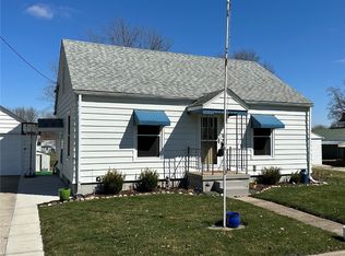 214 Main St, Center Point, IA 52213