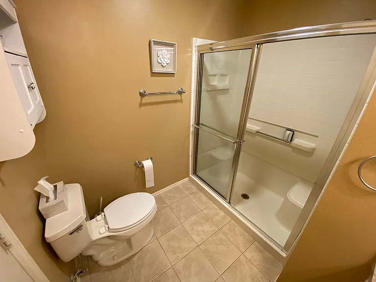 440 Canterbury Ct — Photo 36