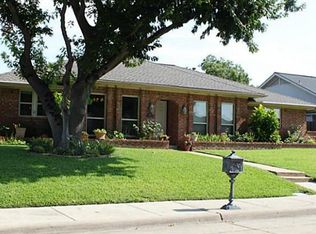 1929 Chesham Dr, Carrollton, TX 75007