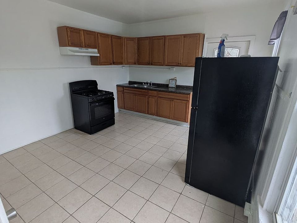 1st image of 439 S River St APT 4