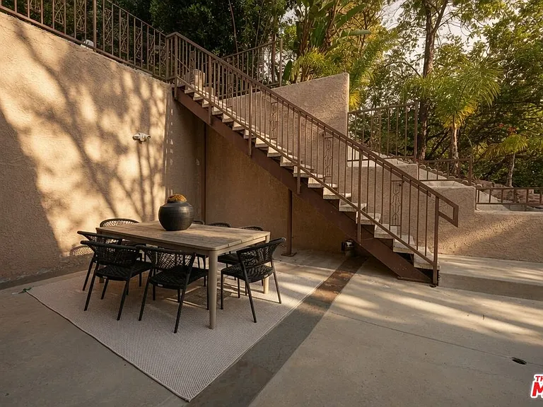 15330 Del Gado Dr — Photo 21