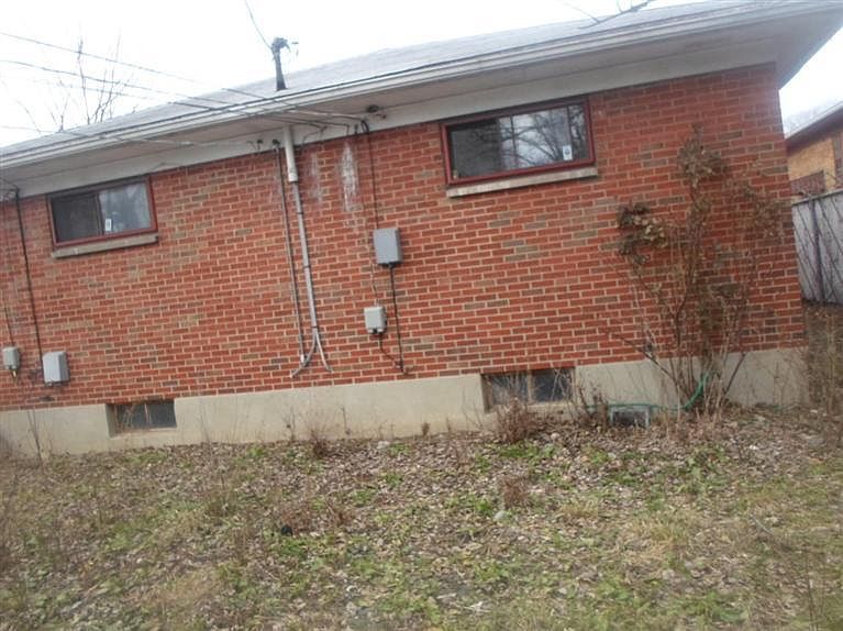 2nd image of 918 Windsor Ave