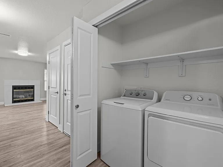 Sutter Station Apartments — Photo 8