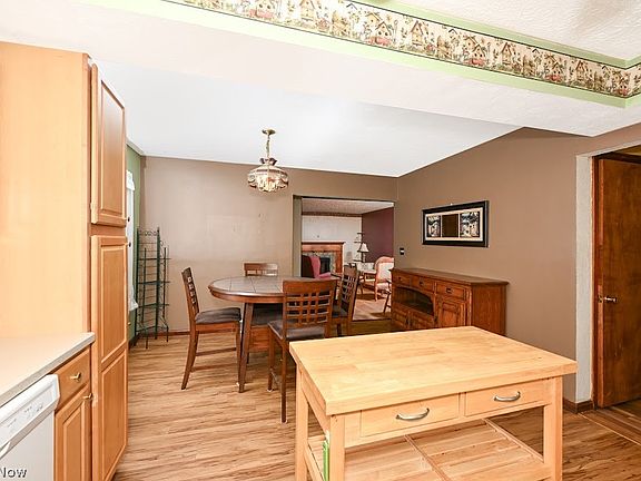 5th image of 490 Bonshire Rd