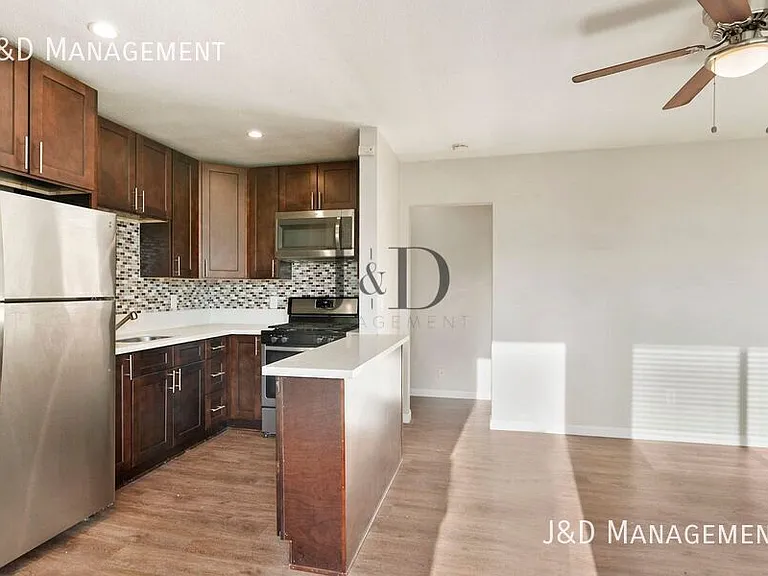 1430 Dubuque St — Photo 10
