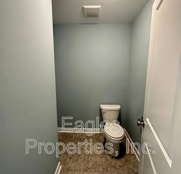 451 Fallingbrook Dr — Photo 23